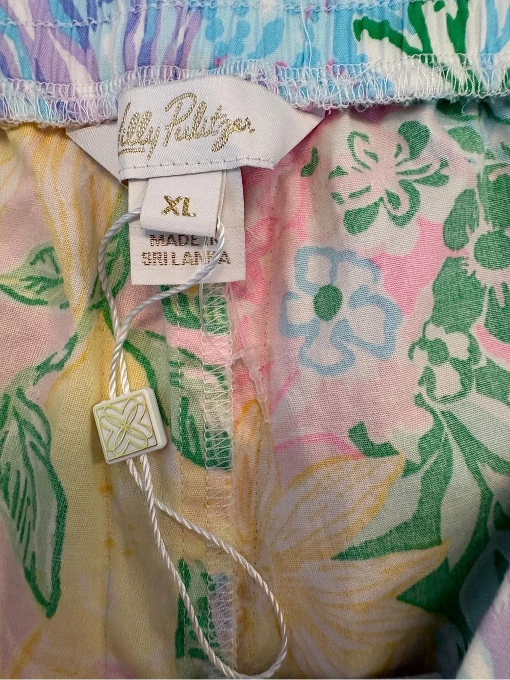NEW Lilly Pulitzer Alista Stretch Shorts XL Multi Bright Delight Patch Floral - Picture 4 of 5